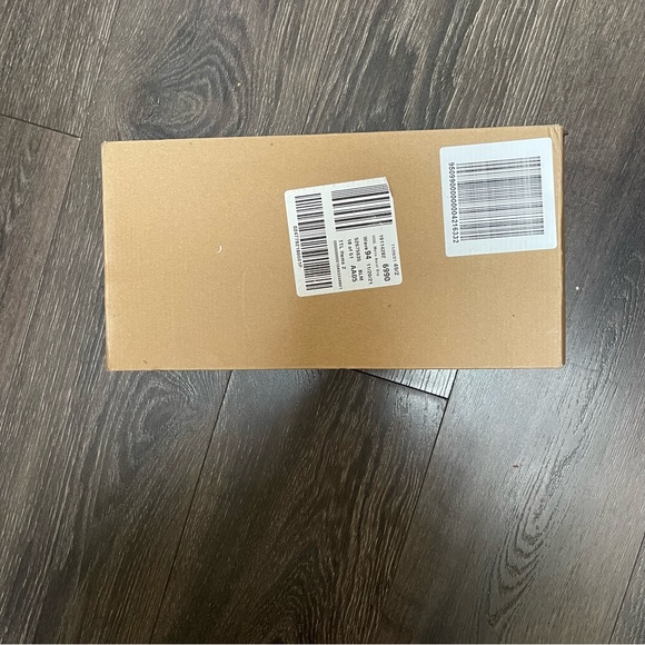 UGG Mascot Slipper (Model 1101110) Size 9 - Picture 4 of 7